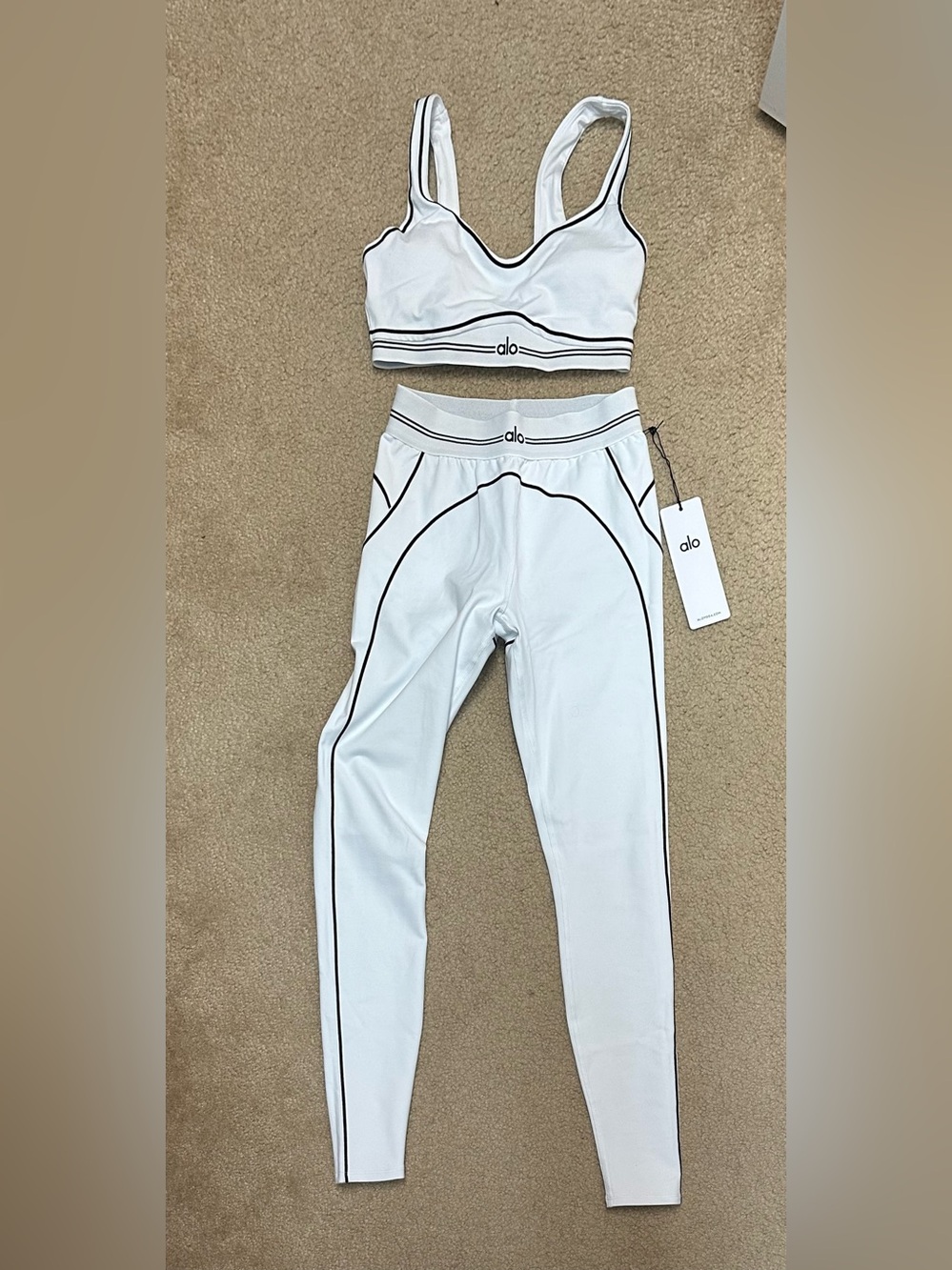 ALO Yoga White Womens Leggings with matching sports bra